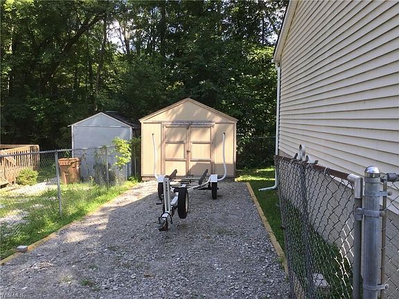 3rd image of 36 Lorrie Ln