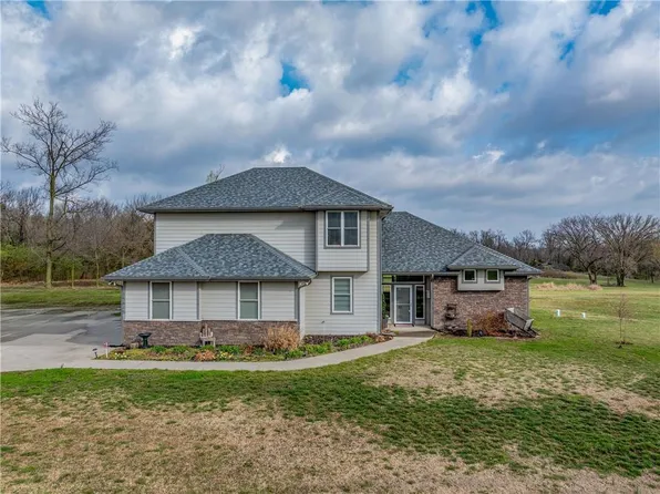 15815 E Pawhuska Rd, Nevada, MO 64772