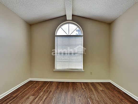 4th image of 2175 Hovington Cir E