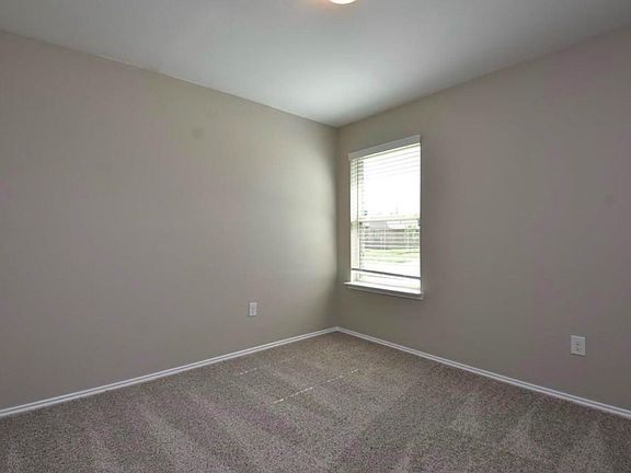 5th image of 502 Poppy Field Ct