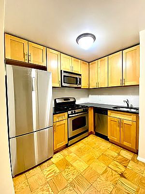 3rd image of 555 E 78th St #2V