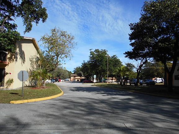 3rd image of 4133 Lakeside Dr