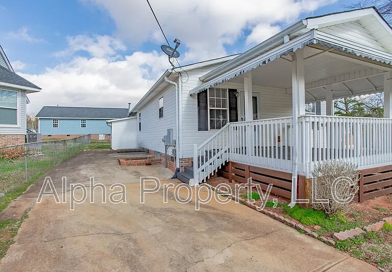 210 Carter St — Photo 16