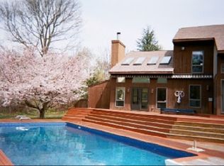 101 Squiretown Rd, Hampton Bays, NY 11946