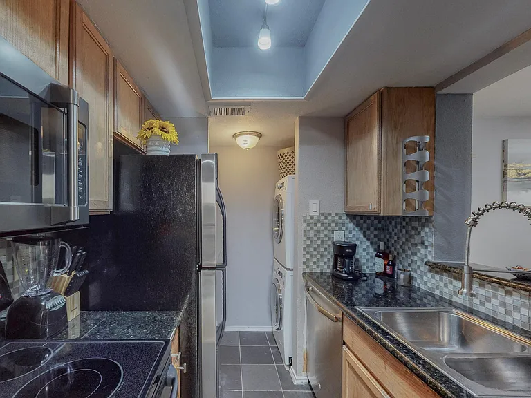 5916 Gaston Ave #304 — Photo 12