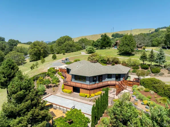 6649 Round Oak Road, Penngrove, CA 94951