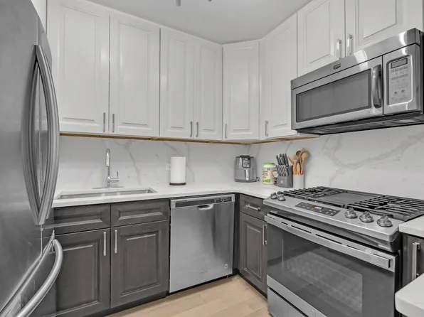 301 East 87th Street image 4 of 11