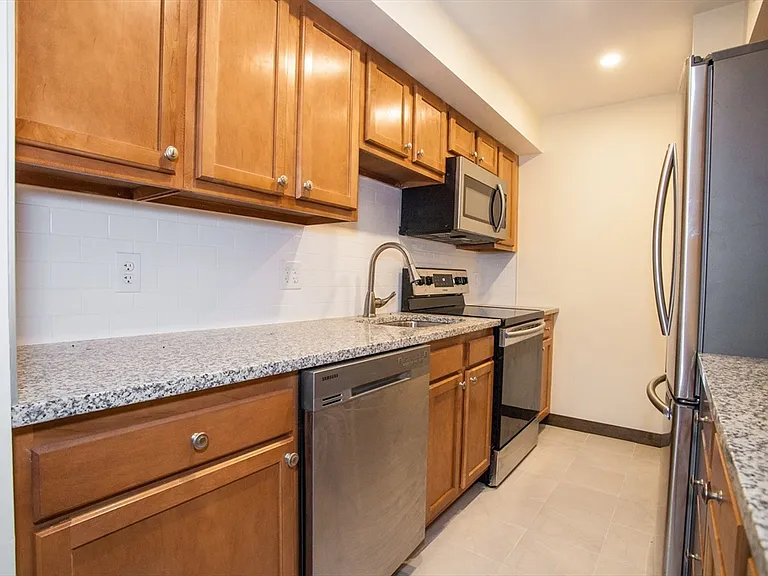 146 Commercial St #4 — Photo 5