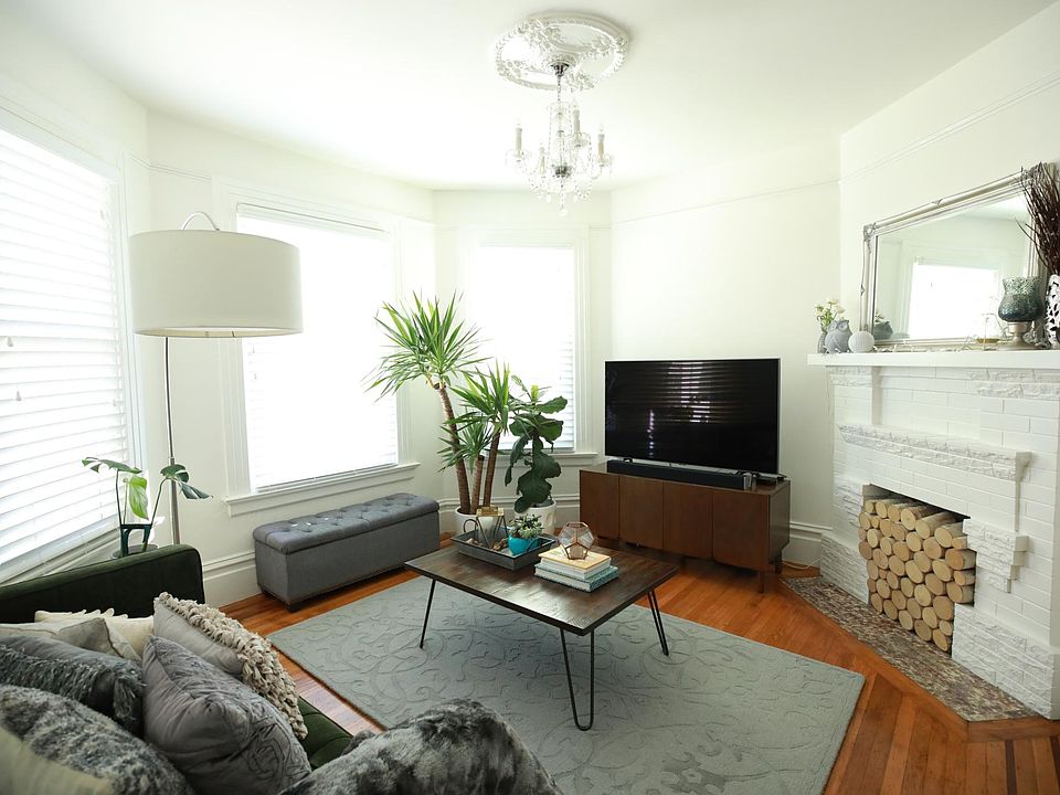 Livingroom (note apartment is not furnished)