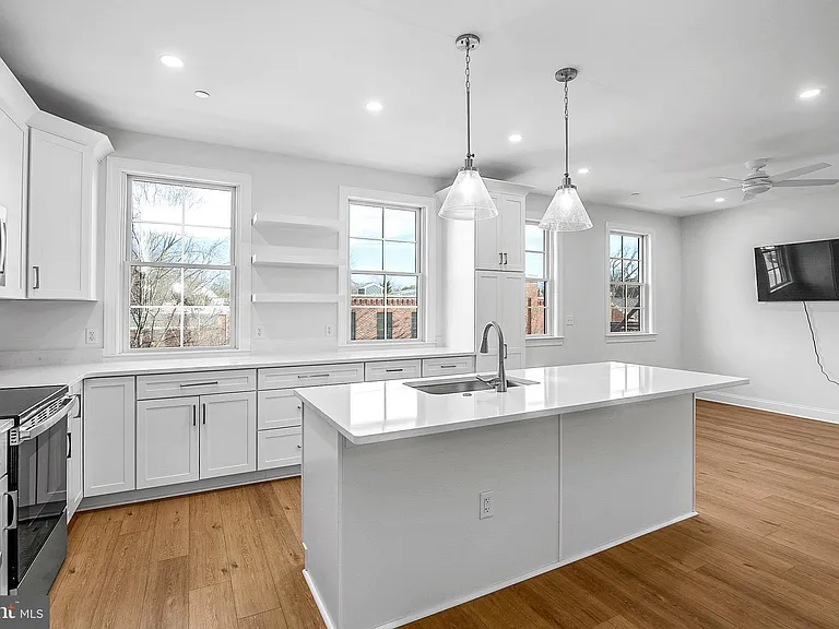 123 S Washington St #202 — Photo 13