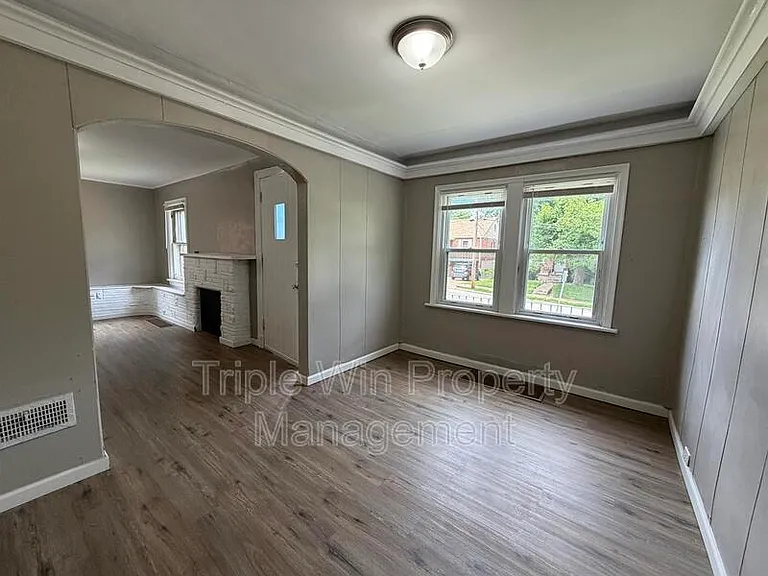 802 Rolwes Ave — Photo 12