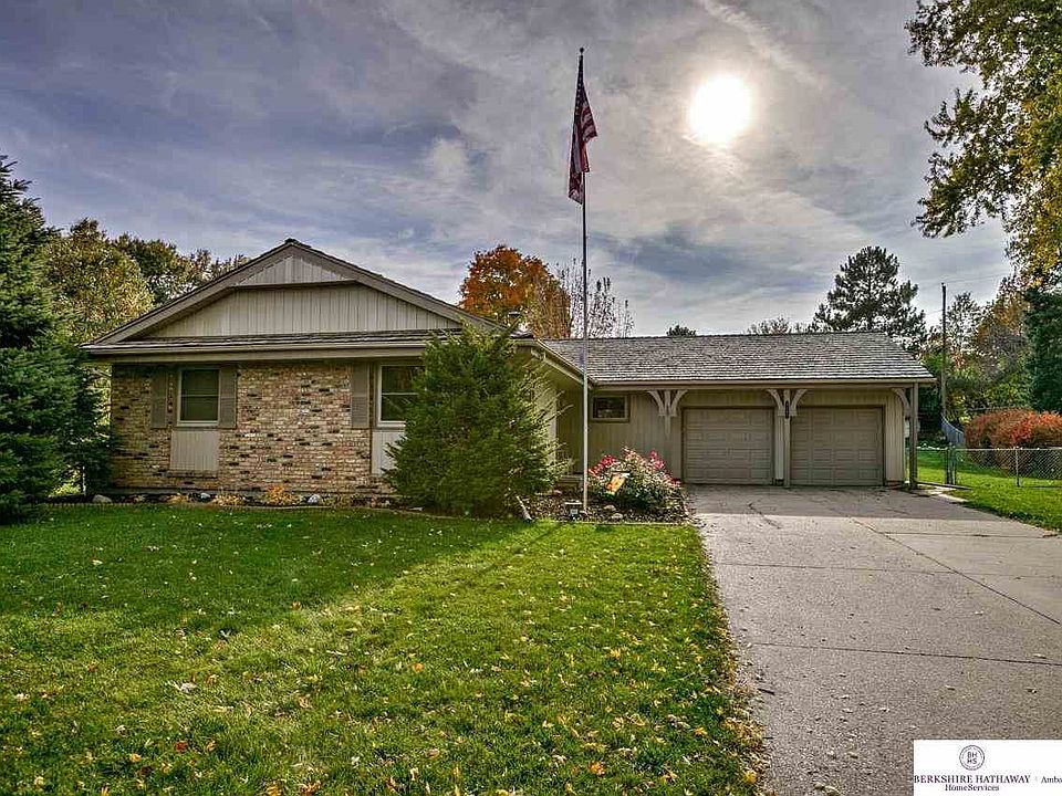 1st image of 9843 Louis Dr