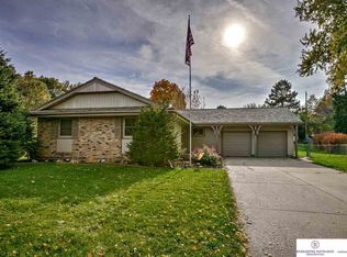 9843 Louis Dr, Omaha, NE 68114