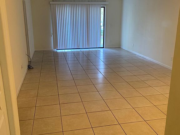 3rd image of 2405 16th Ave APT 203