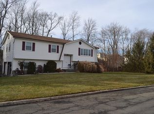 11 Stacie Ln, Spring Valley, NY 10977
