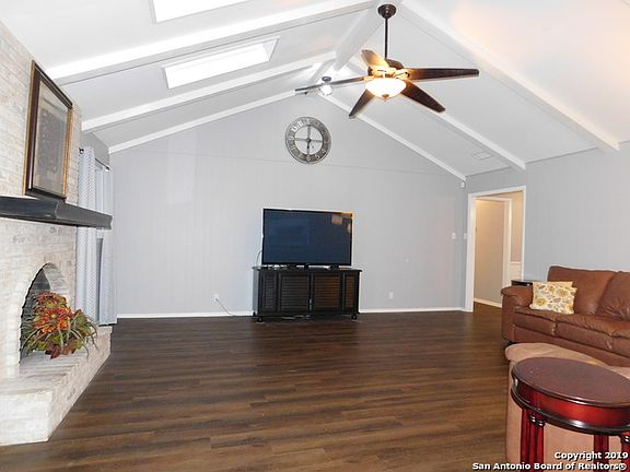 3rd image of 5915 Windhaven Dr