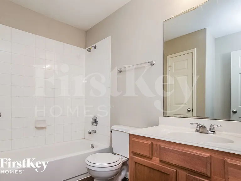 2811 Long Grove Ln — Photo 17
