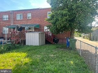 3rd image of 1517 N Decker Ave
