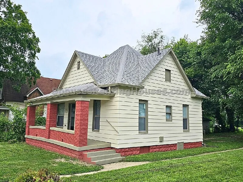 2 bed, 1.0 bath, $850 — Photo 2