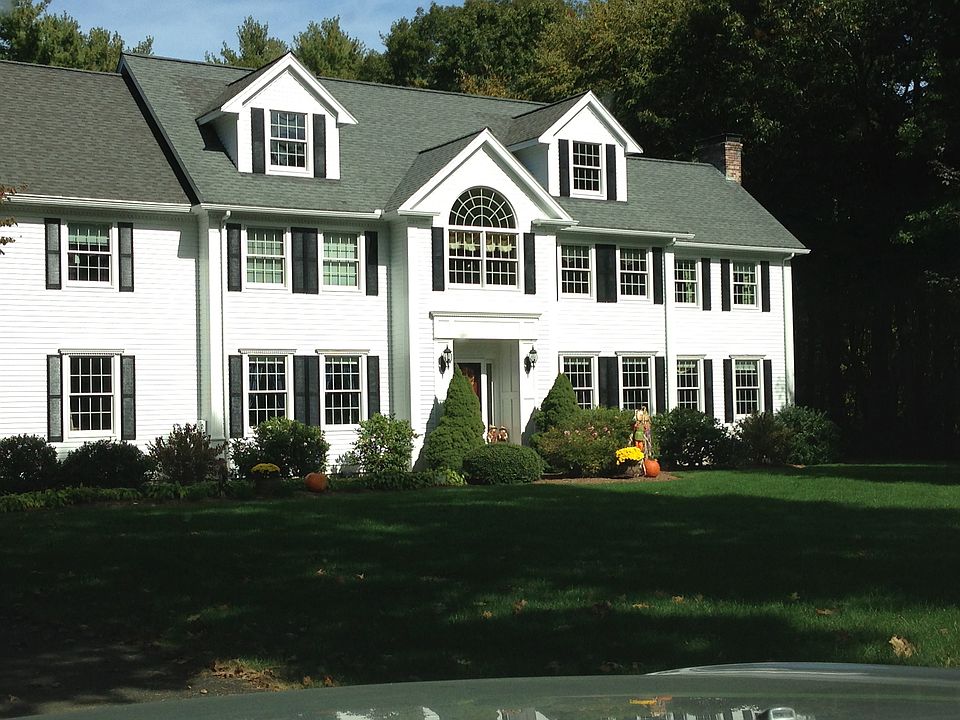 2nd image of 10 Stone Row Ln
