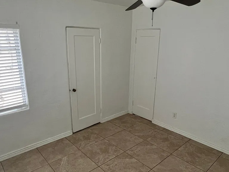 1811 N Whittier Dr — Photo 7