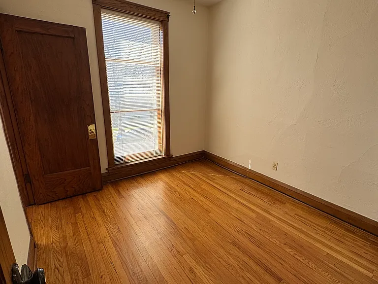 3853 N Hamlin Ave — Photo 9