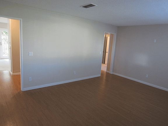 3rd image of 737 Meadowlark Dr