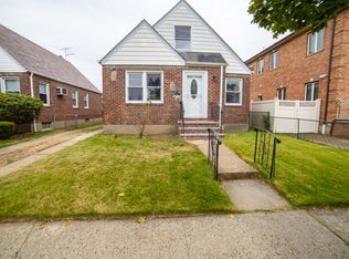 25420 84th Rd, Floral Park, NY 11001