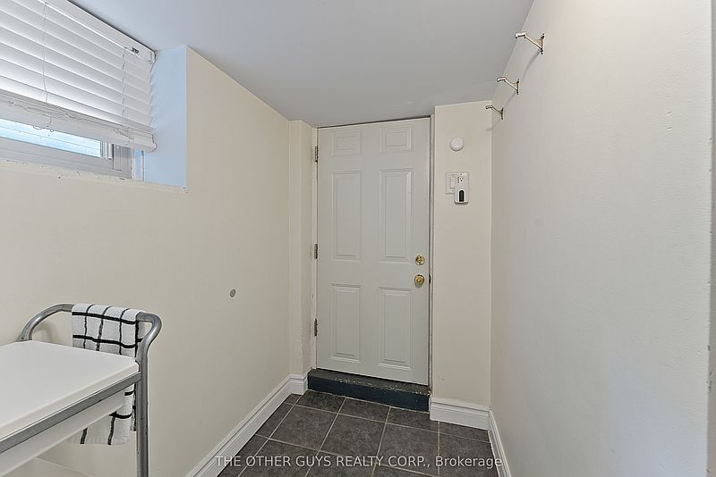 Toronto House for rent - 2 Bedrooms — photo 2