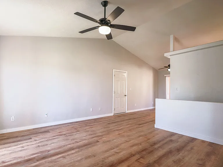 125 E 300 N — Photo 16