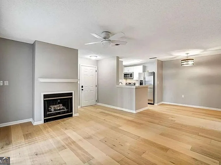 214 Granville Ct — Photo 5