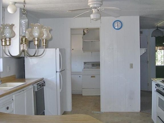 3rd image of 697 Cherry Blossom Ln