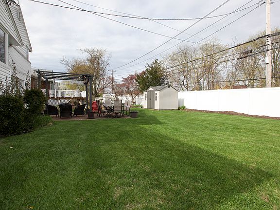 5th image of 307 Southwood Cir