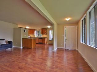 3469 Montgomery Ln, Clinton, WA 98236