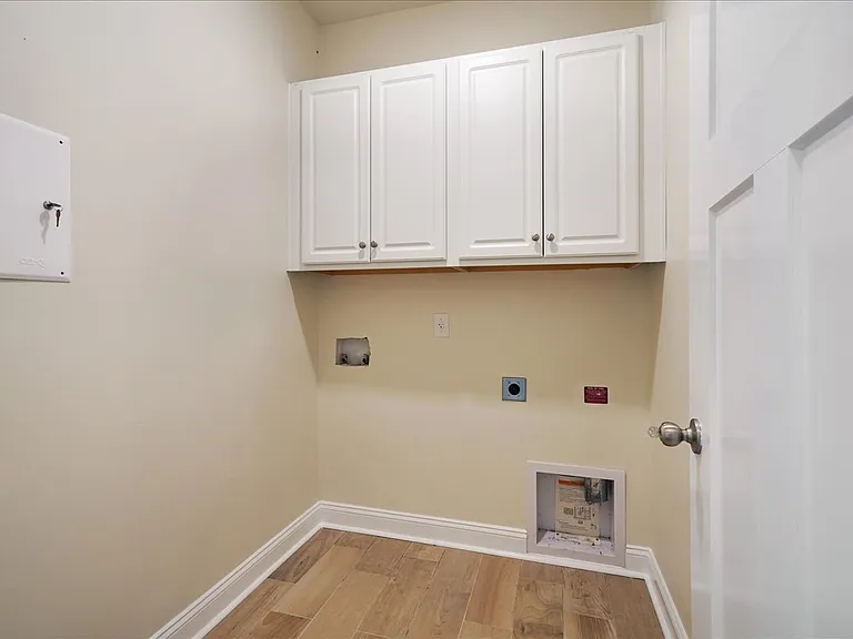 1309 Enfield Ln — Photo 28