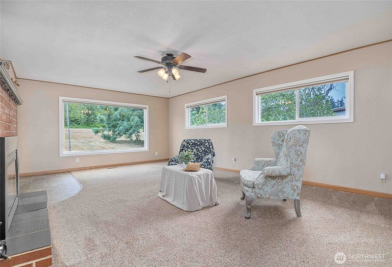4th image of 3811 E Sunset Drive