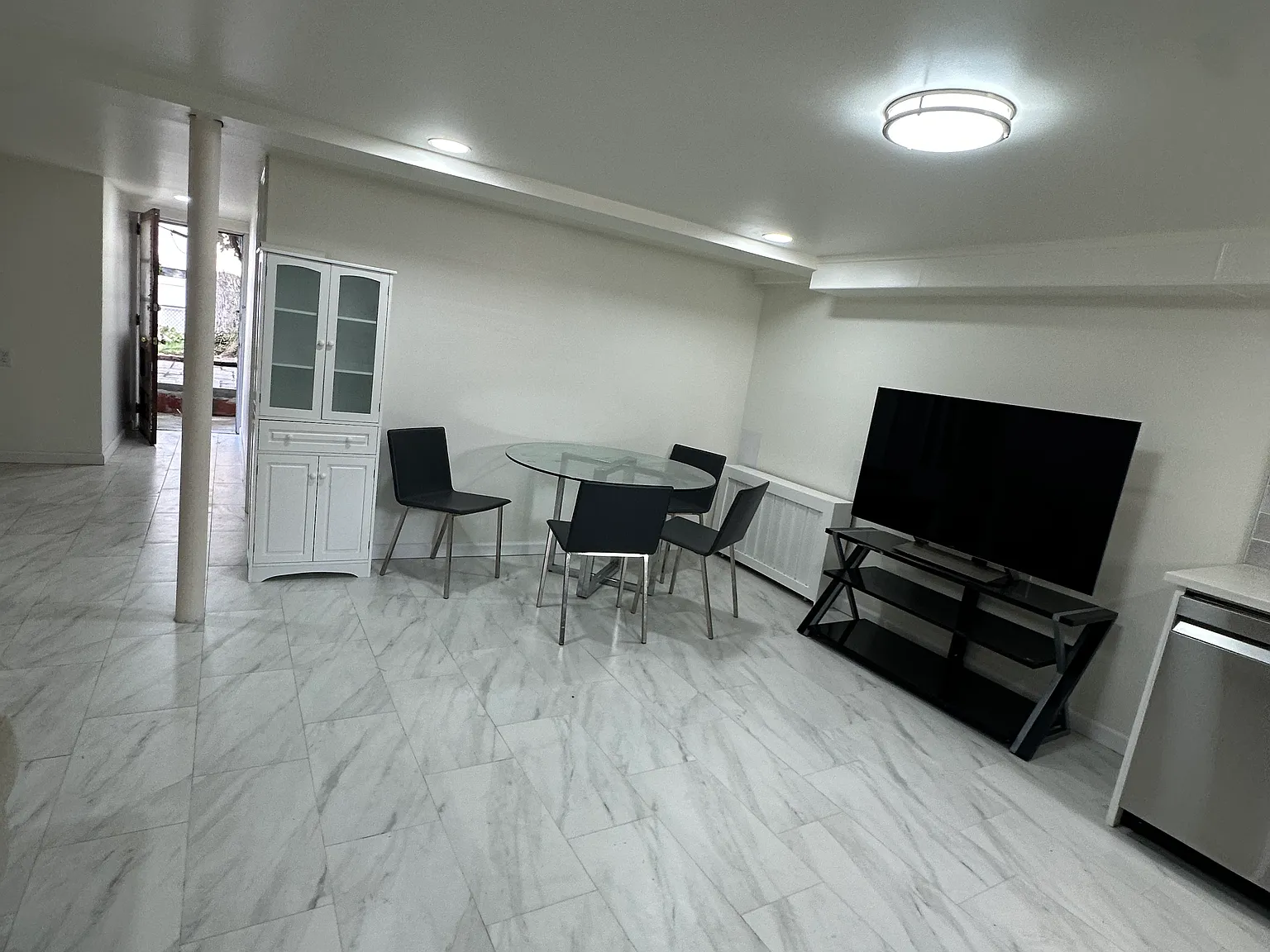 1 bed, 850 sqft, $2,000 — Photo 4