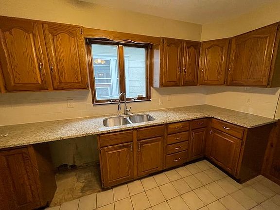 3rd image of 284 Linden Ave #1