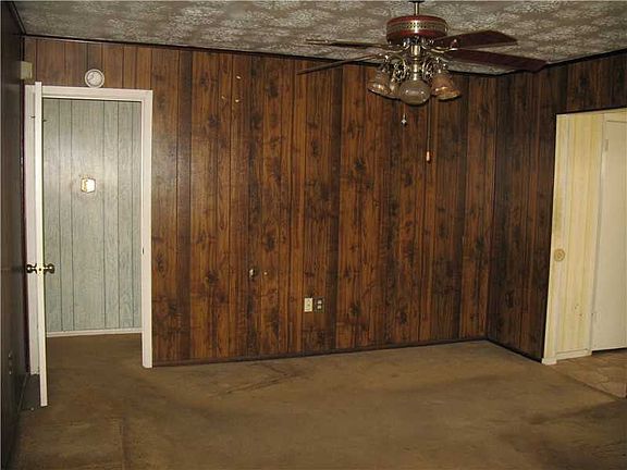 3rd image of 2871 Kent Dr