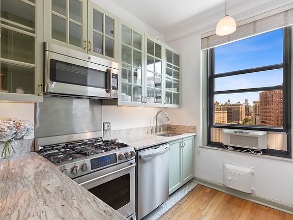 4th image of 924 W End Ave APT 92