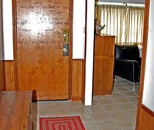 Entry way leadst to front sitting/study and back to family room.