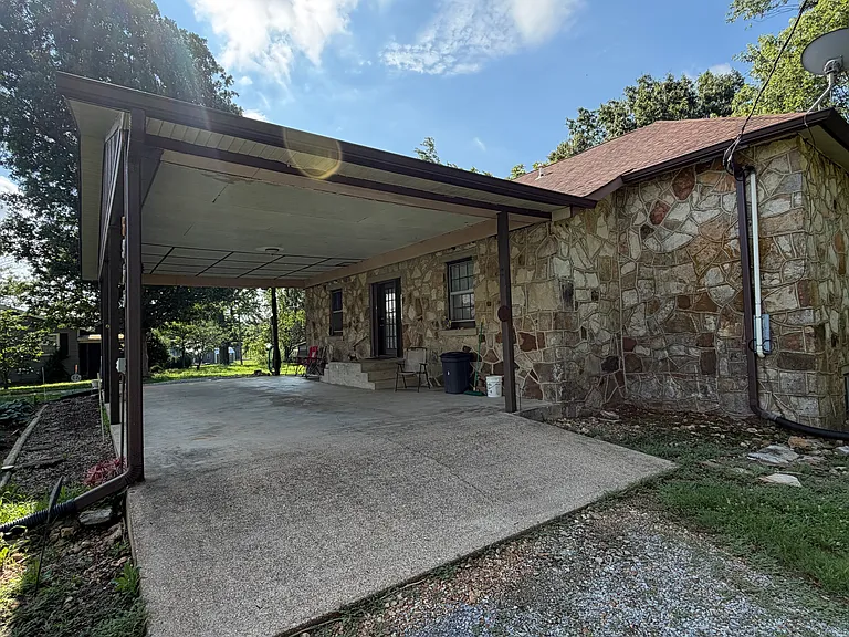 3955 State Highway 142 E — Photo 2