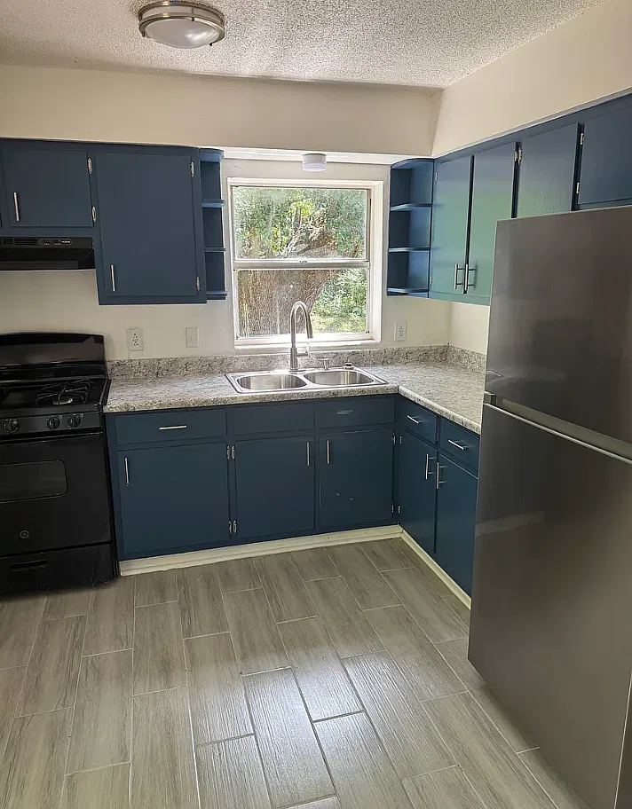 3 bed, 1040 sqft, $1,550 — Photo 3