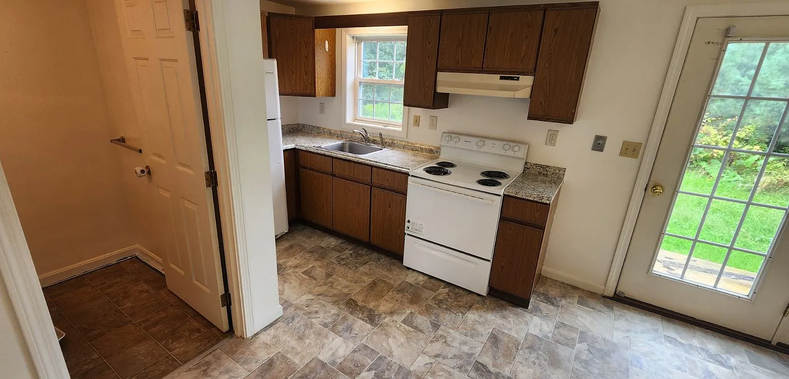 3 bed, 1.5 bath, 960 sqft, $1,795 — Photo 3