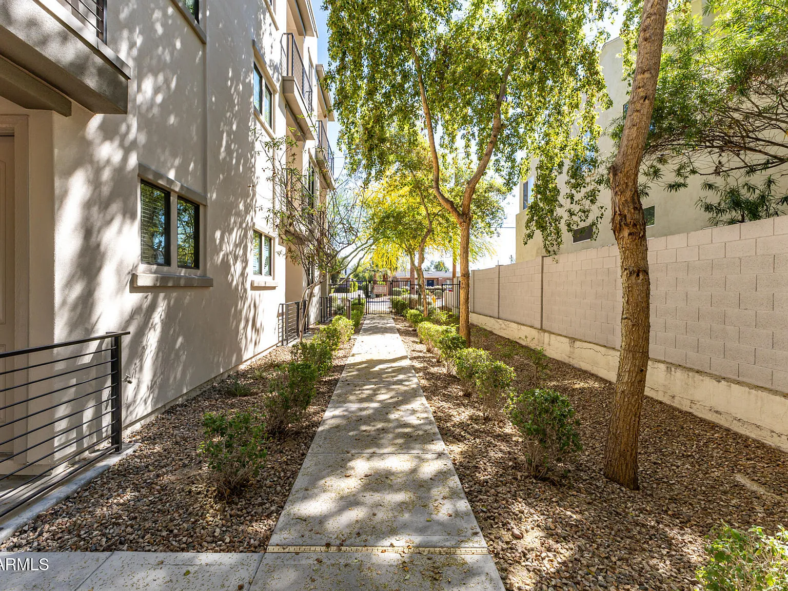 3 bed, 3.5 bath, 1575 sqft, $2,900 — Photo 2