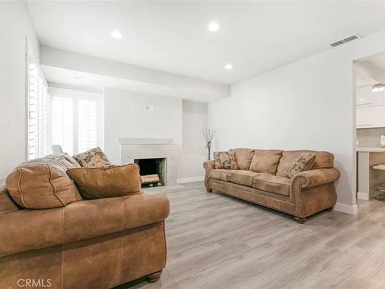 1527 N Screenland Dr — Photo 5
