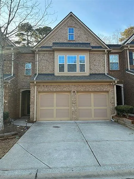 3 bed, 2.5 bath, 1829 sqft, $2,400 — Photo 2