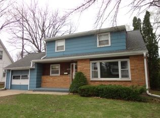 708 8th St, Baraboo, WI 53913