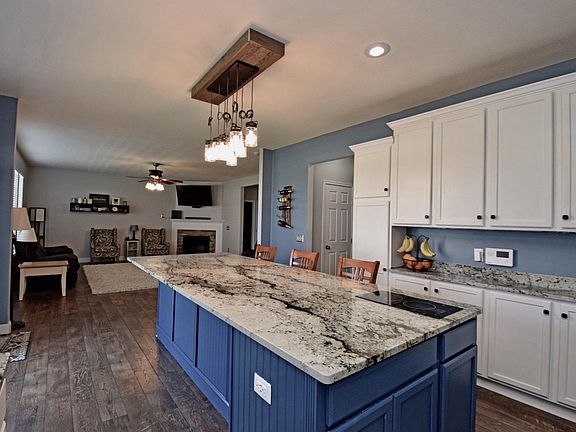 2nd image of 1084 Hayward Cir