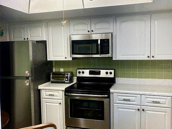 4th image of 1674 S LAKE AVENUE #6